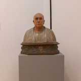 Scorgiamo anche alcune statue in gesso dello scultore molfettese Filippo Cifariello tra cui il suo Autoritratto...